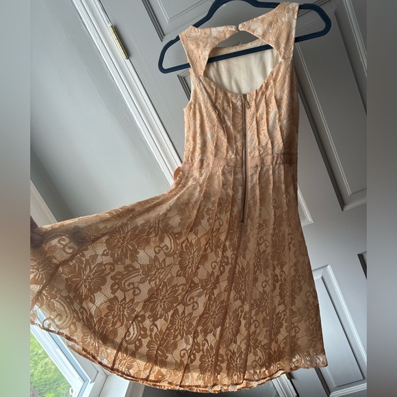 Miss Sixty peach lace sundial/seashell keyhole dress size 0 but fits like a 2 🐚 - Picture 2 of 6